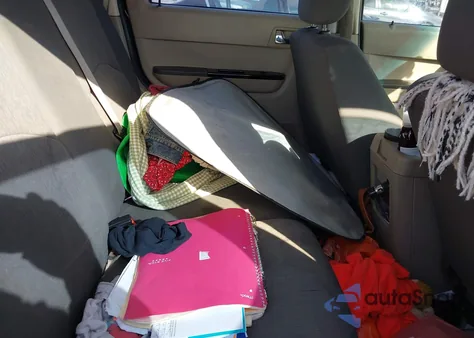 2008 Mazda Tribute I Sport из США, поврежденный, VIN 4F2CZ02Z98KM19110